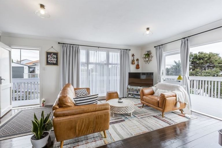 Photo of property in 31 Brightside Road, Stanmore Bay, Whangaparaoa, 0932