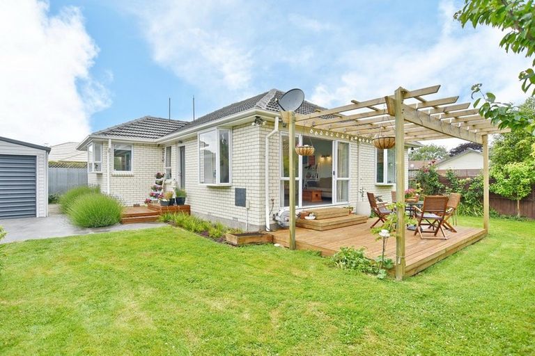 Photo of property in 1/6a Mundys Road, Dallington, Christchurch, 8061