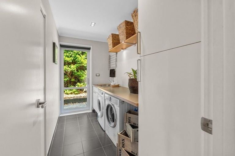 Photo of property in 16 Gavinike Place, Waimauku, 0812