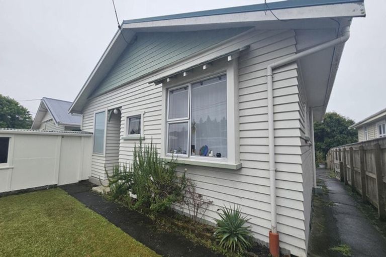 Photo of property in 69 Pendarves Street, New Plymouth, 4310
