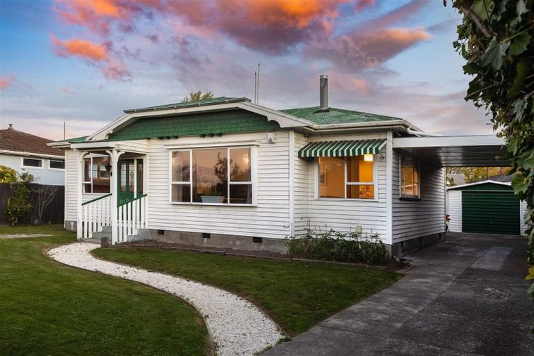 Photo of property in 14 Winters Road, Redwood, Christchurch, 8051
