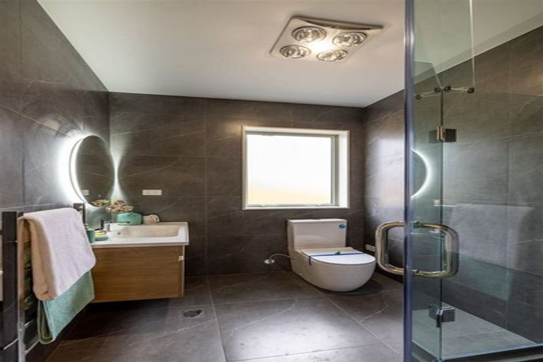 Photo of property in 23 Mcindoe Road, Kumeu, 0810