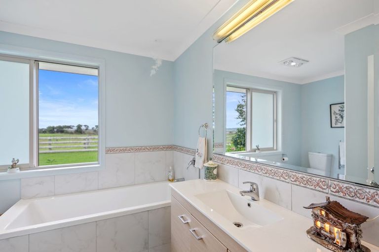 Photo of property in 68d Tuparekura Road, South Head, Helensville, 0874