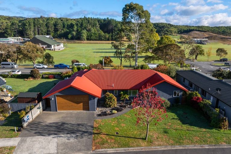 Photo of property in 6 Weka Place, Picton, 7220
