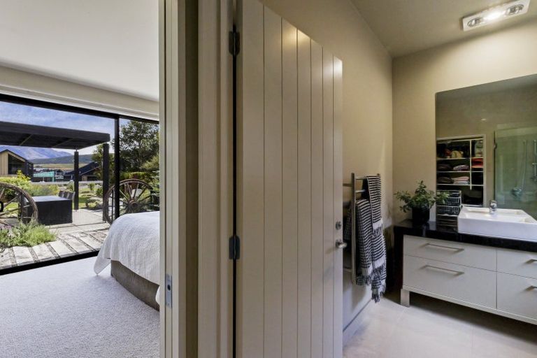 Photo of property in 20 Rannoch Drive, Jacks Point, Queenstown, 9371