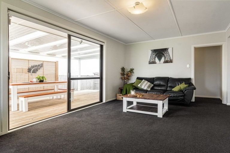 Photo of property in 22 Roberts Road, Te Atatu South, Auckland, 0610