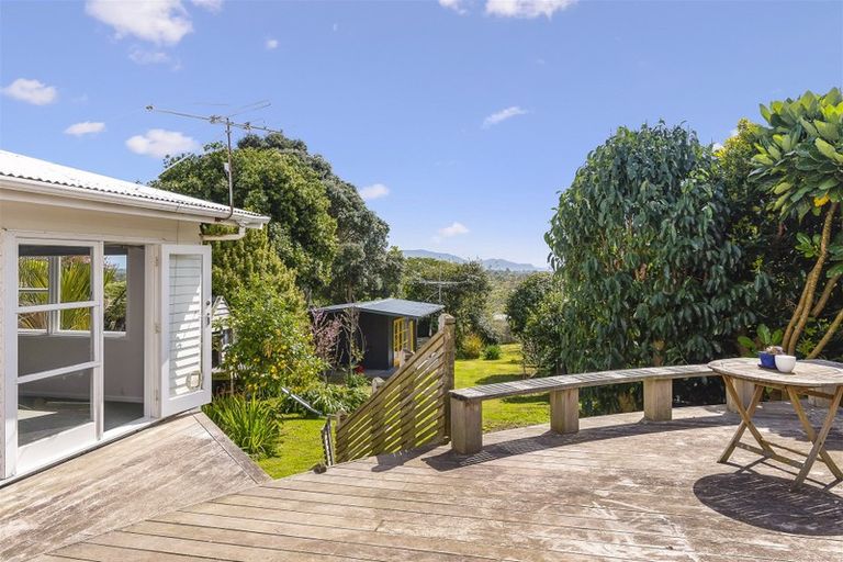 Photo of property in 50 Winara Avenue, Waikanae, 5036