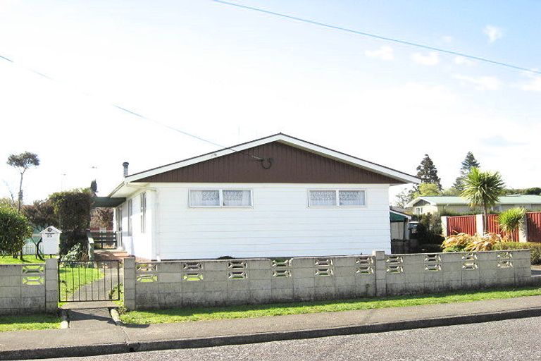 Photo of property in 25 Churchill Street, Waipukurau, 4200