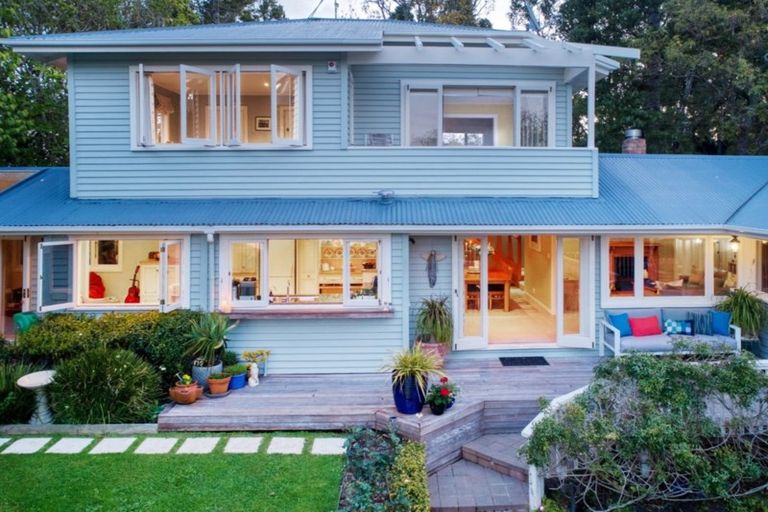 Photo of property in 7 Opou Road, Titirangi, Auckland, 0604