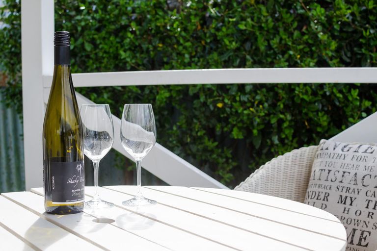 Photo of property in 2 Seddon Street, Carterton, 5713