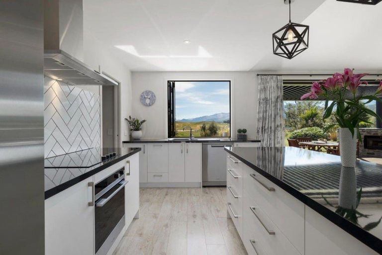 Photo of property in 7 Fife Court, Jacks Point, Queenstown, 9371