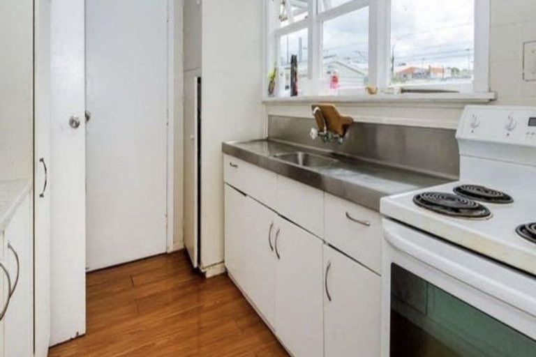 Photo of property in 2 Beaumonts Way, Manurewa, Auckland, 2102