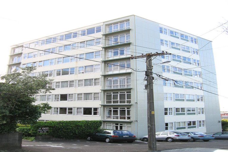 Photo of property in Newman Court Apartments, 2 Newman Terrace, Thorndon, Wellington, 6011