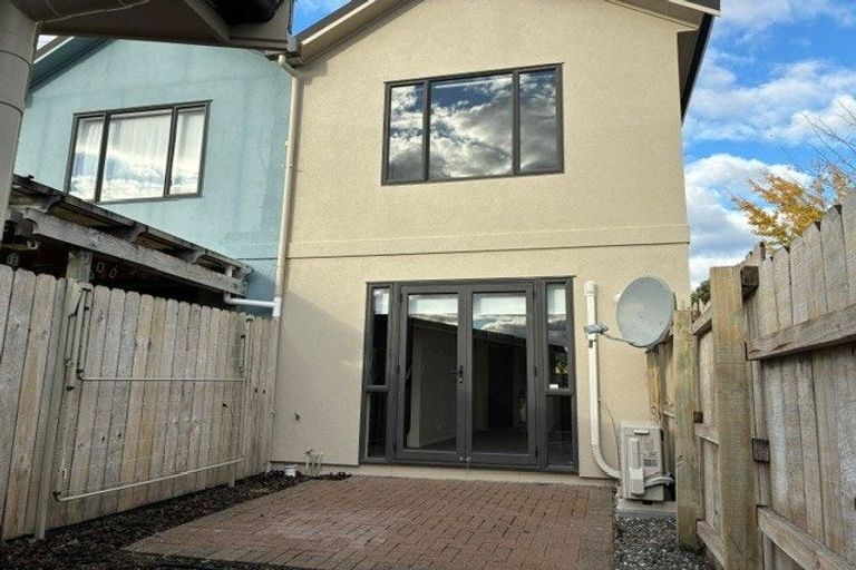 Photo of property in 35 Spalding Rise, Golflands, Auckland, 2013