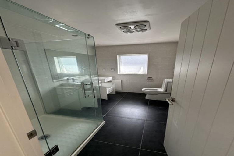 Photo of property in 72 Harrowglen Drive, Northcross, Auckland, 0630