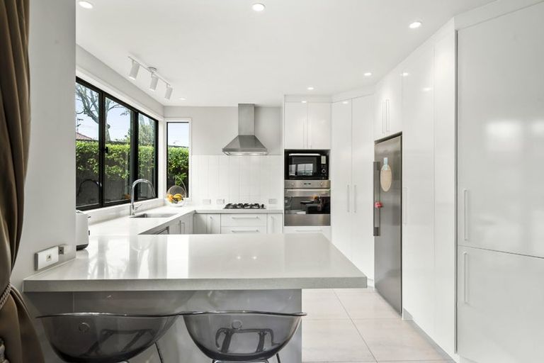 Photo of property in 4 Opal Close, Rosedale, Auckland, 0632