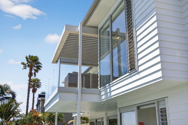 Photo of property in 15 Beechwood Road, Rothesay Bay, Auckland, 0630