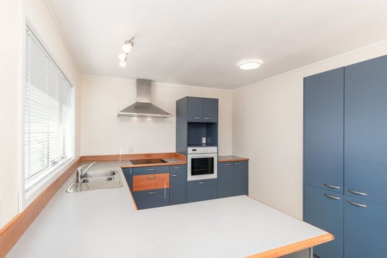Photo of property in 74 Horokiwi Road West, Newlands, Wellington, 6037