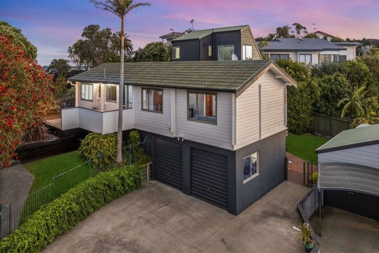 Photo of property in 8 Ngahere Views, Orewa, 0931