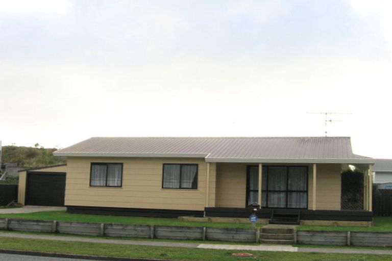 Photo of property in 83 Queens Road, Waikanae Beach, Waikanae, 5036
