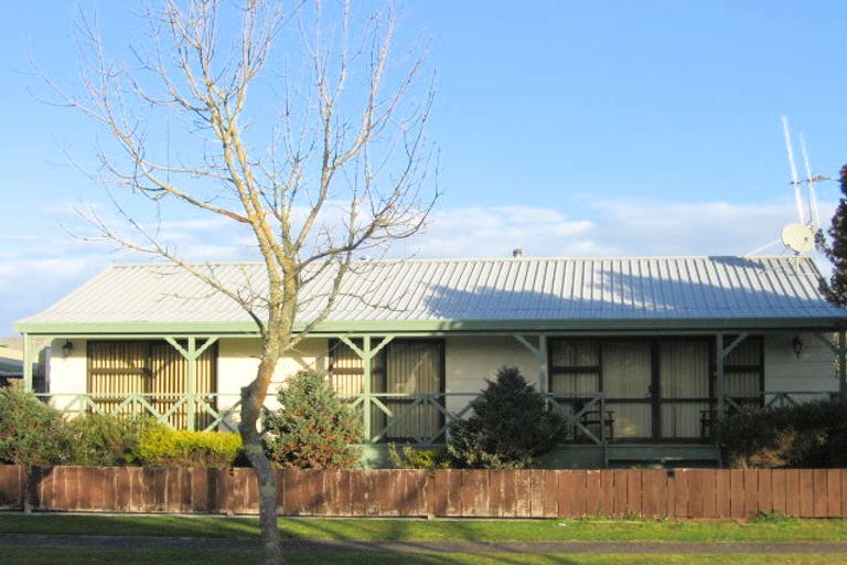 Photo of property in 110 Oakfield Crescent, Pukete, Hamilton, 3200