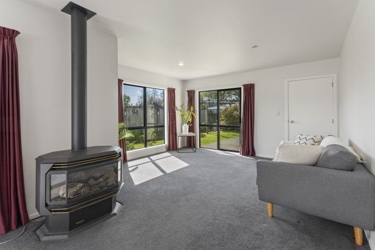 Photo of property in 22 Granville Street, Silverstream, Upper Hutt, 5019