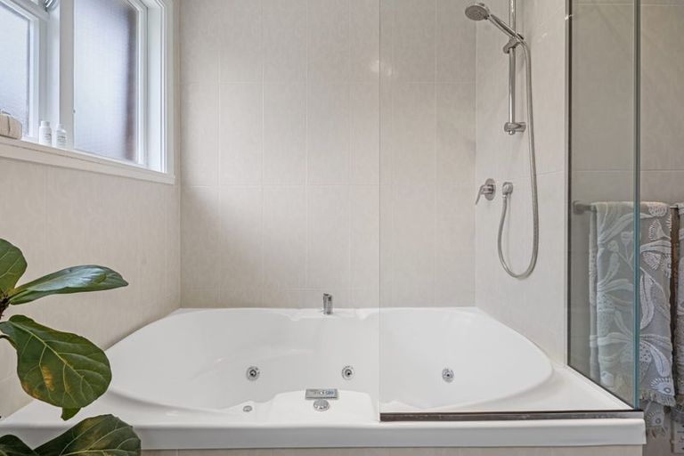 Photo of property in 19 Flay Crescent, Burnside, Christchurch, 8053