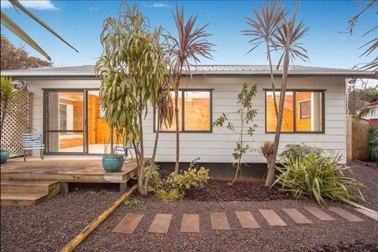 Photo of property in 2/103 Glendale Road, Glen Eden, Auckland, 0602