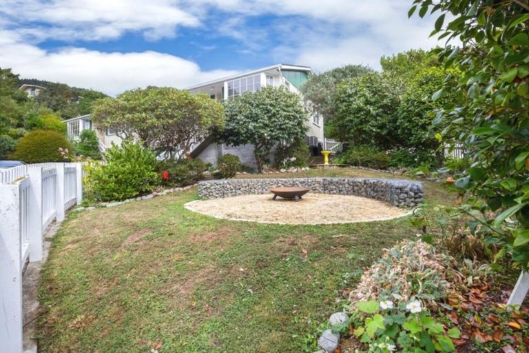 Photo of property in 5 Sunrise Boulevard, Tawa, Wellington, 5028