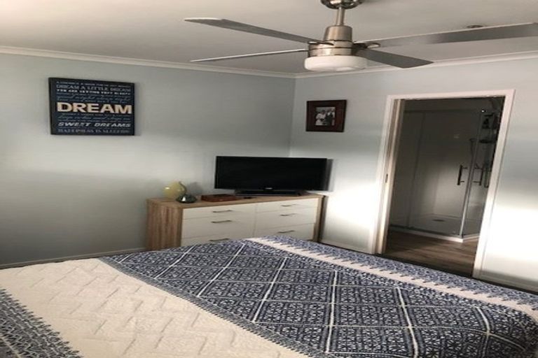 Photo of property in 6 Shearwater Street, One Tree Point, 0118