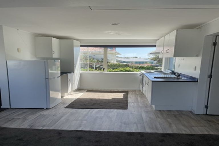 Photo of property in 3/7 Seaview Road, Northcote, Auckland, 0627