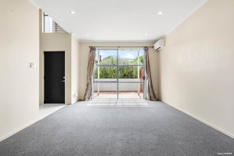 Photo of property in 13 The Track, Takanini, 2112