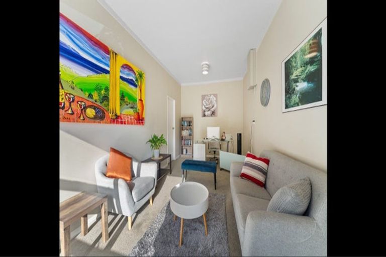 Photo of property in 10 Mamaku Street, Paraparaumu, 5032