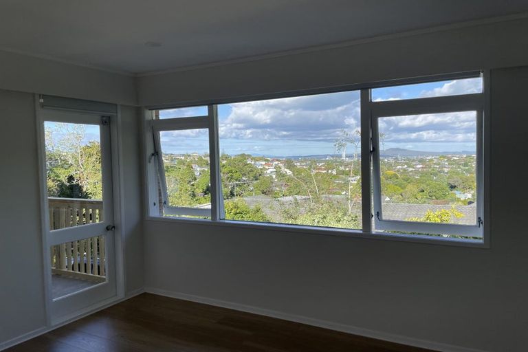 Photo of property in 1/37 Gretel Place, Hillcrest, Auckland, 0627