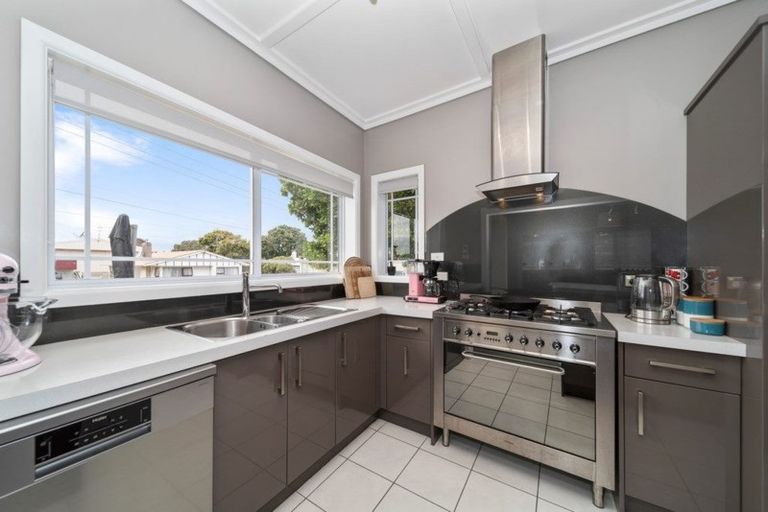 Photo of property in 231 Saint Aubyn Street, New Plymouth, 4310