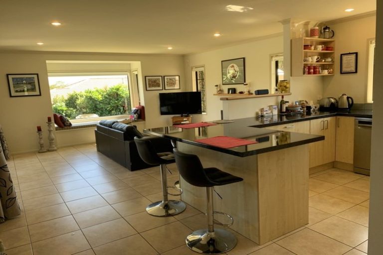 Photo of property in 60 Shelter Grove, Frankleigh Park, New Plymouth, 4310