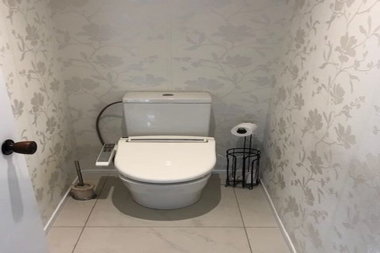 Photo of property in 7 Puawai Place, Northcote, Auckland, 0627