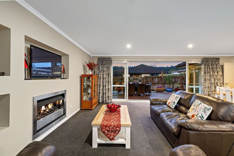 Photo of property in 15 Kohia Way, Huapai, Kumeu, 0810