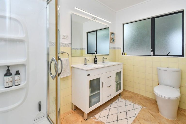 Photo of property in 1/14 Kells Place, Botany Downs, Auckland, 2010