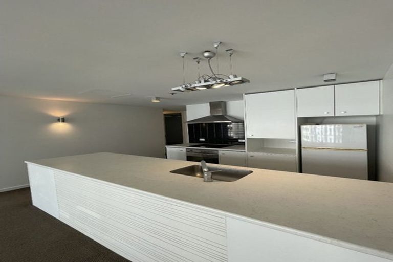 Photo of property in Montreaux Apartments, 6i/164 The Terrace, Wellington Central, Wellington, 6011