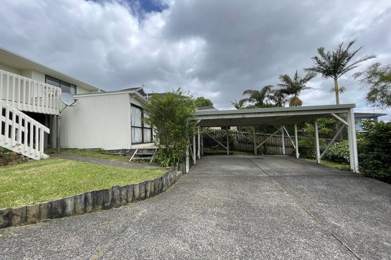 Photo of property in 1/144 Sunset Road, Unsworth Heights, Auckland, 0632