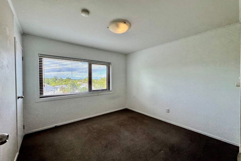 Photo of property in 21 Oreil Avenue, West Harbour, Auckland, 0618