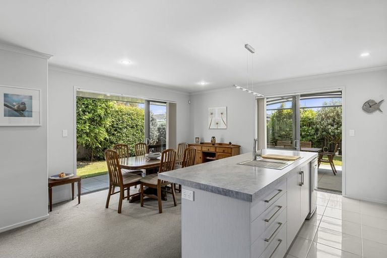 Photo of property in 5 Rainey Crescent, Papamoa Beach, Papamoa, 3118