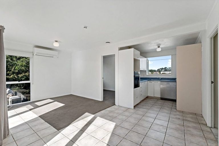 Photo of property in 1/14 Chislehurst Street, Henderson, Auckland, 0612