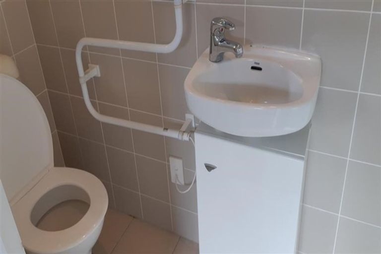 Photo of property in 10/22 Northcross Drive, Oteha, Auckland, 0632