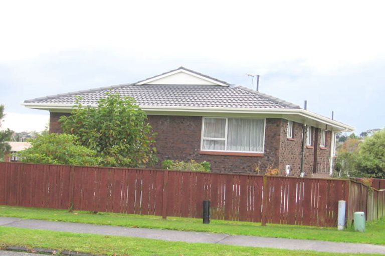 Photo of property in 22 Booralee Avenue, Botany Downs, Auckland, 2010