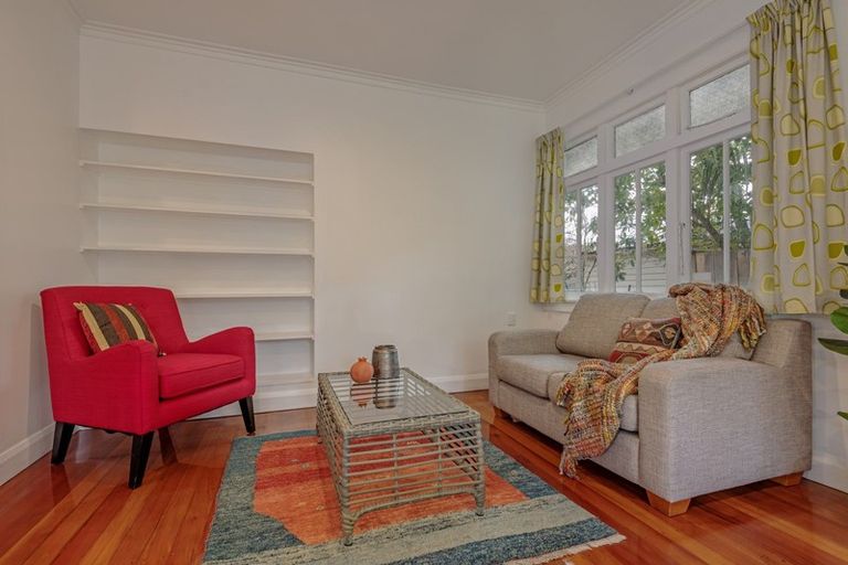 Photo of property in 28 Nikau Street, Takaro, Palmerston North, 4410
