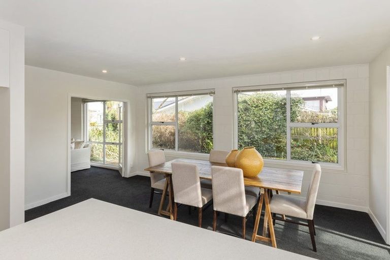 Photo of property in 8a Rosedale Place, Avonhead, Christchurch, 8042