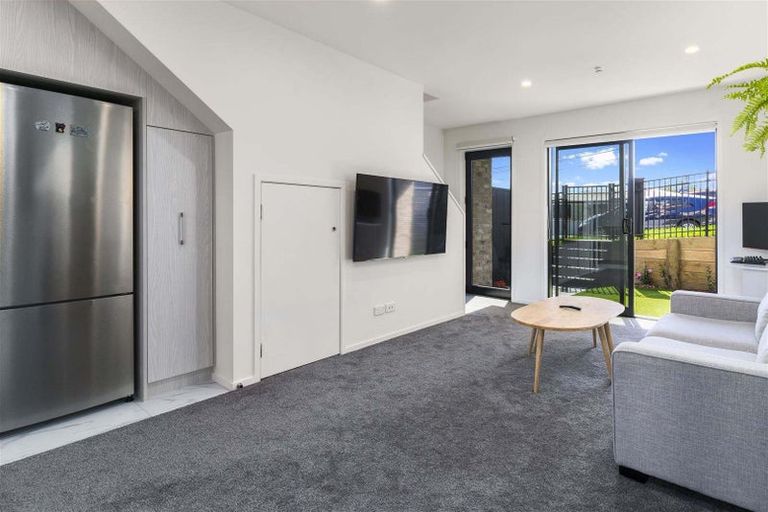 Photo of property in 2/137 View Road, Sunnyvale, Auckland, 0612