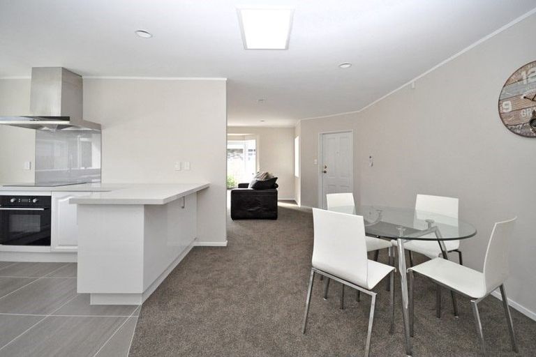 Photo of property in 2/45 Great South Road, Papakura, 2110